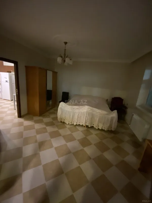 Satılır 5 otaqlı həyət evi 240 m²