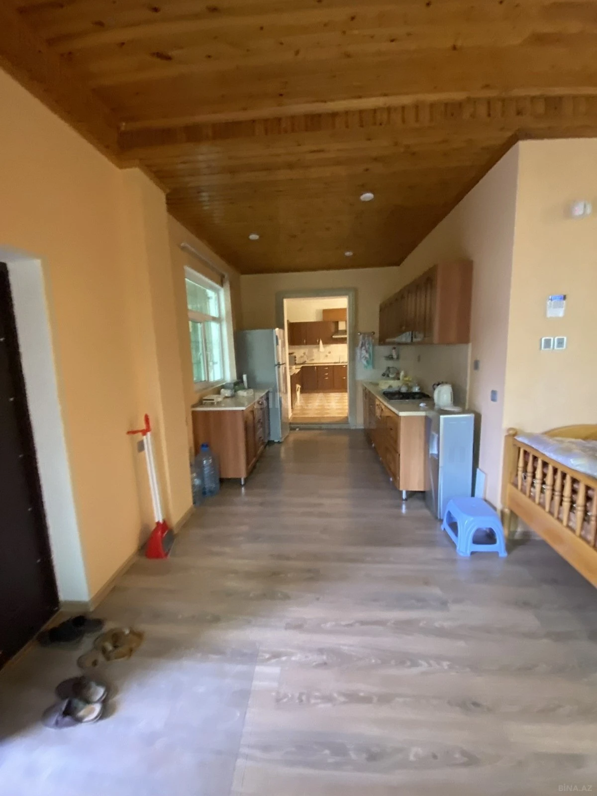 Satılır 5 otaqlı həyət evi 240 m²