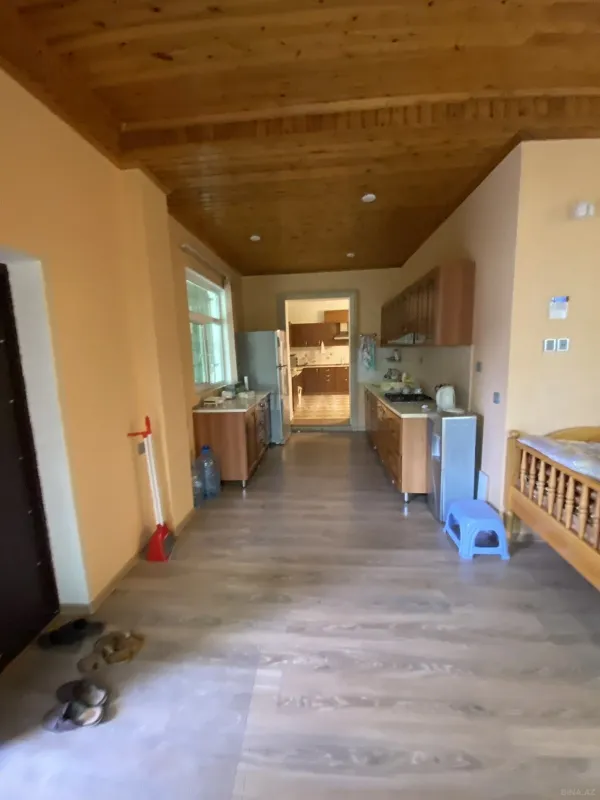 Satılır 5 otaqlı həyət evi 240 m²