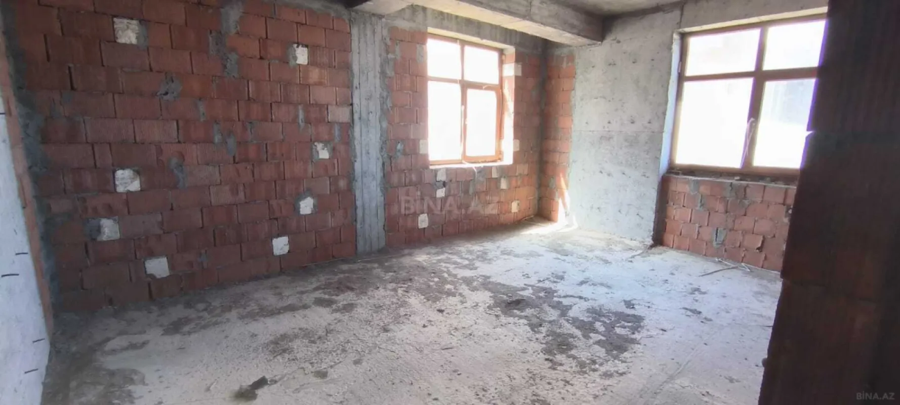 Satılır 3 otaqlı mənzil 165 m²