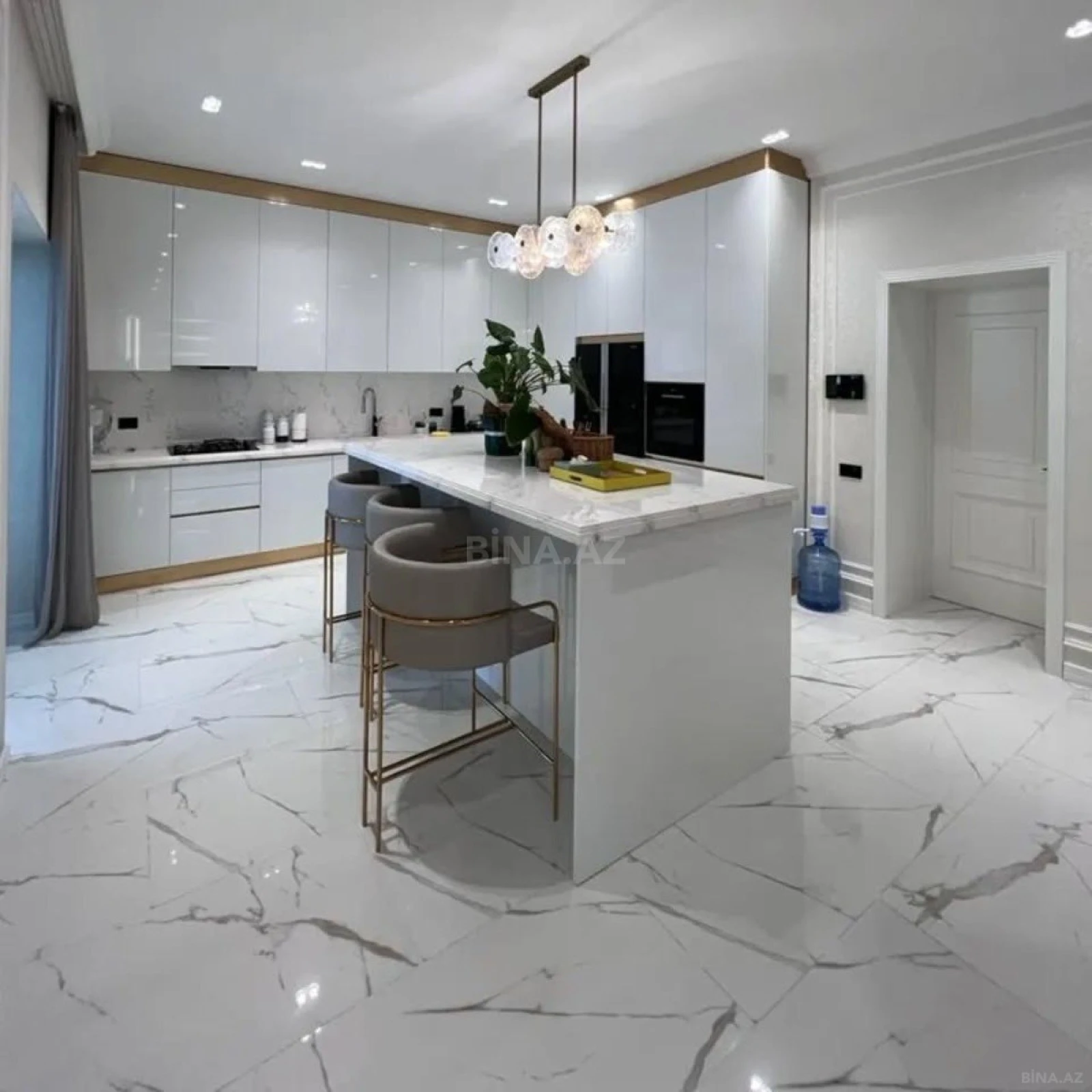 Kirayə verilir 5 otaqlı həyət evi 360 m²