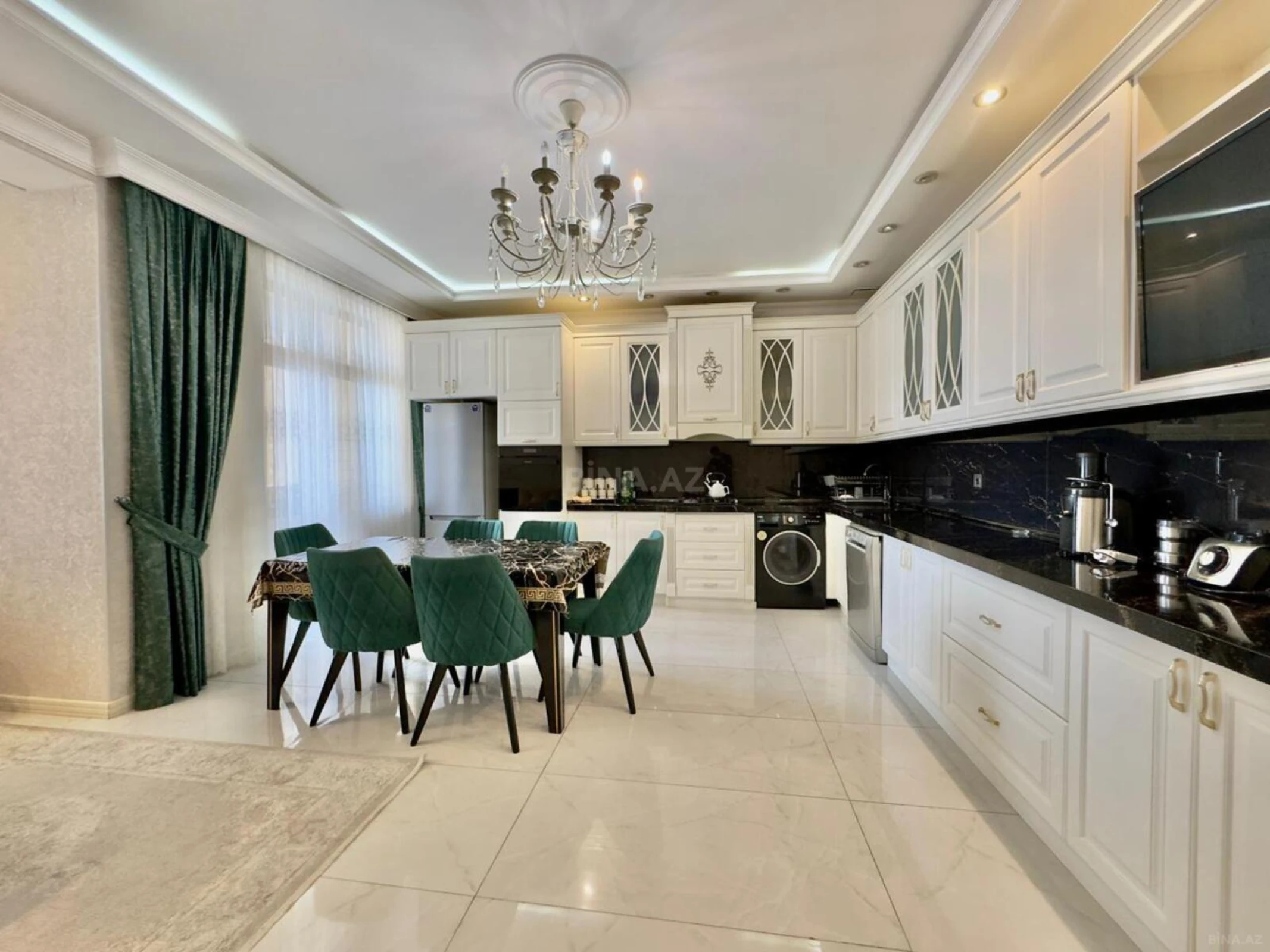 Satılır 3 otaqlı mənzil 180 m²