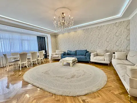 Satılır 3 otaqlı mənzil 180 m² — Bakı 3 otaq 180.00 m²