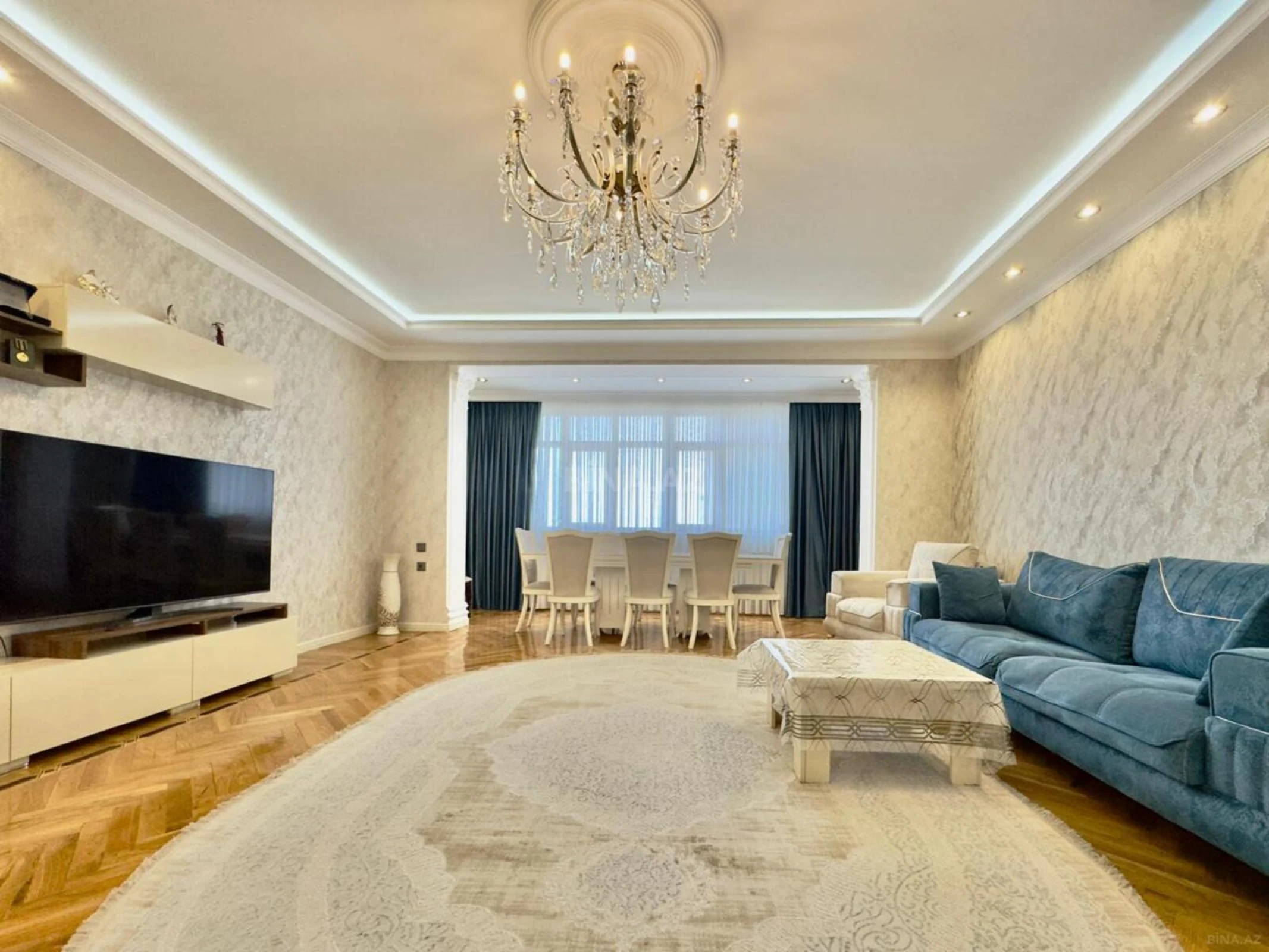 Satılır 3 otaqlı mənzil 180 m²