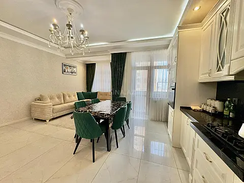 Satılır 3 otaqlı mənzil 180 m²