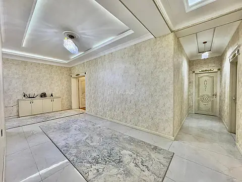 Satılır 3 otaqlı mənzil 180 m²