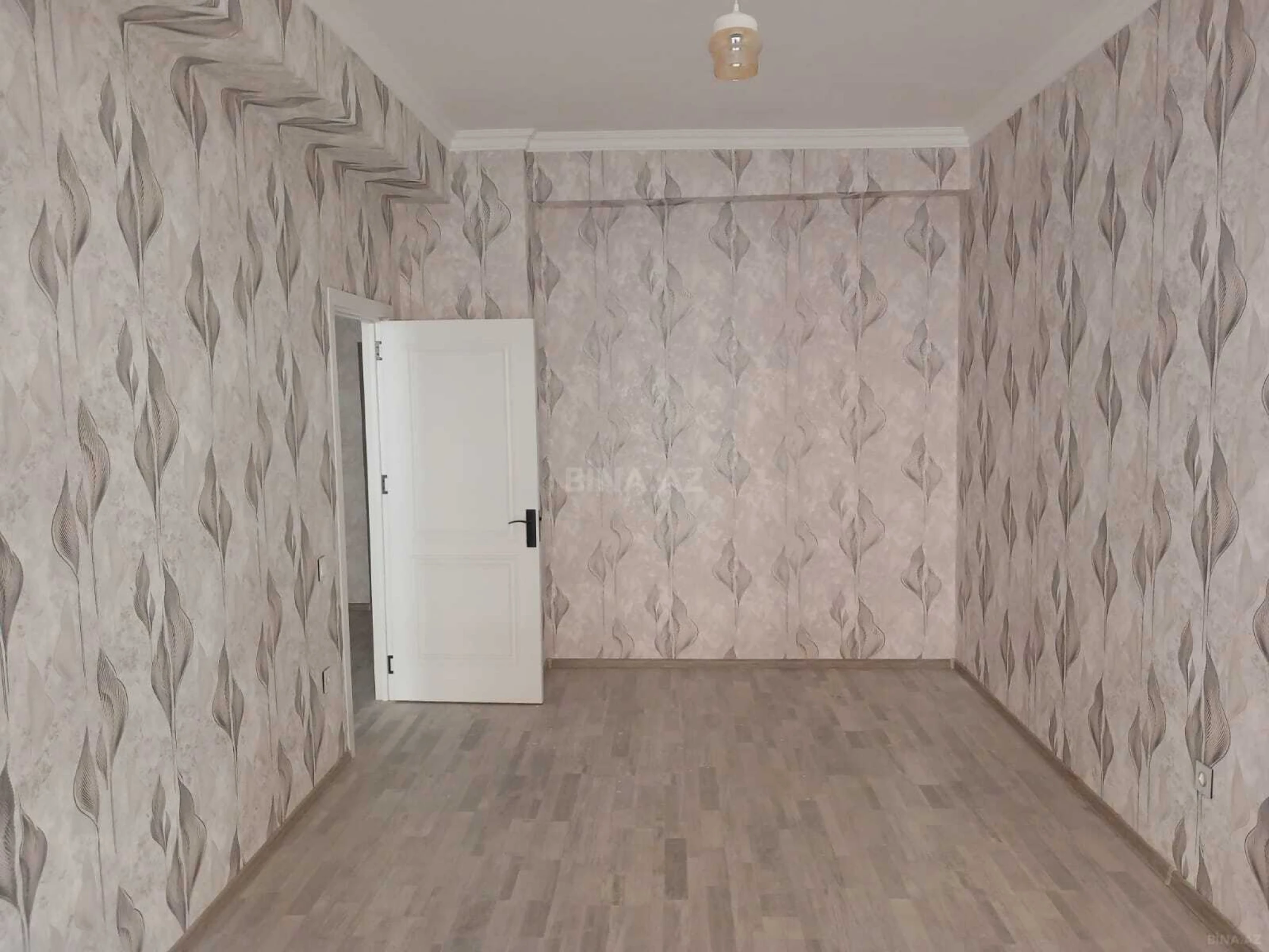 Satılır 2 otaqlı mənzil 76 m²