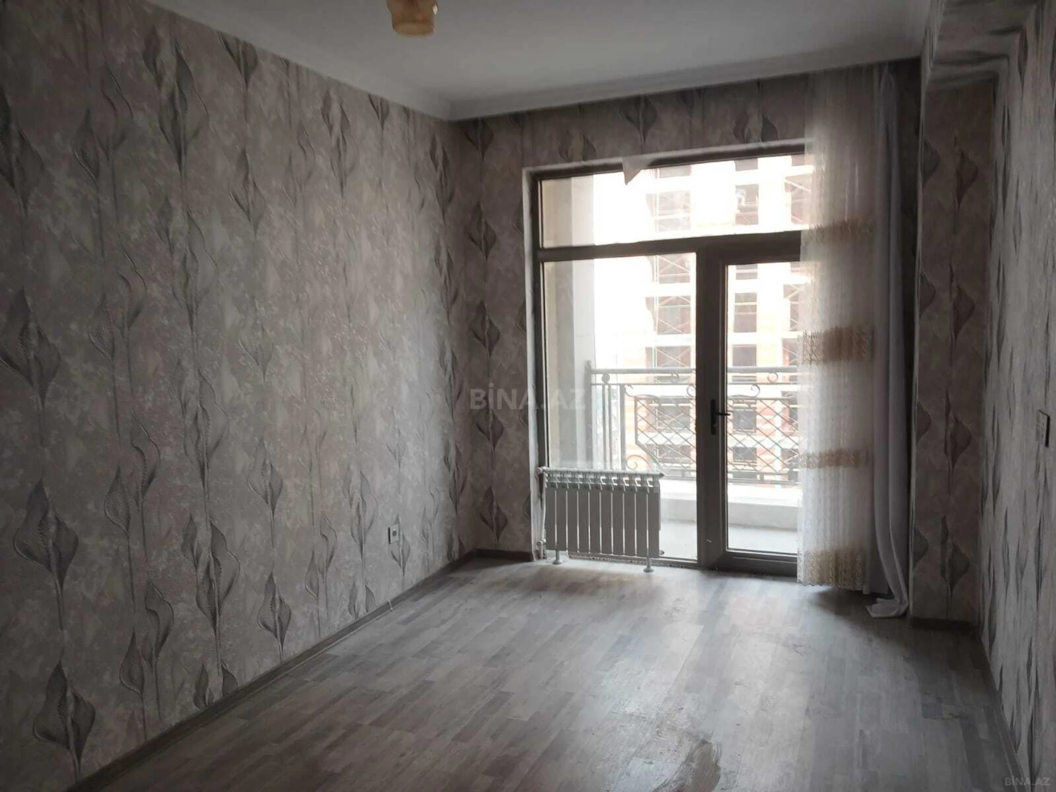Satılır 2 otaqlı mənzil 76 m²