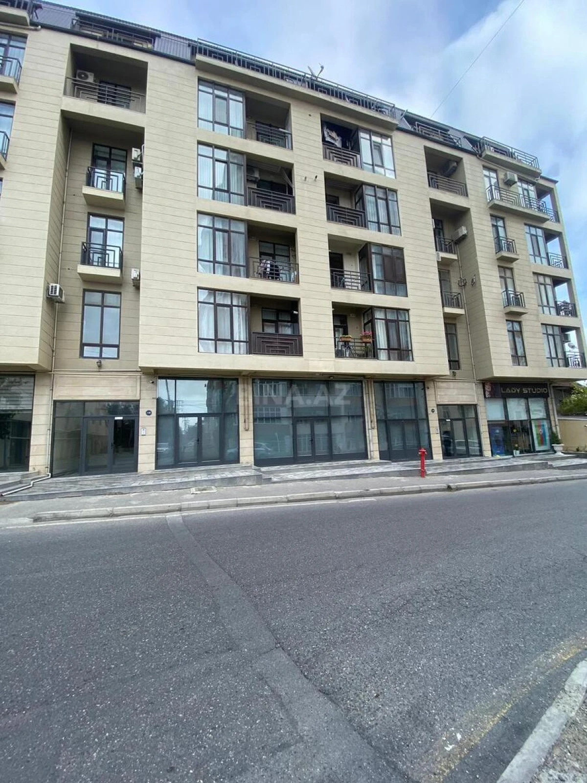 Satılır obyekt 250 m²