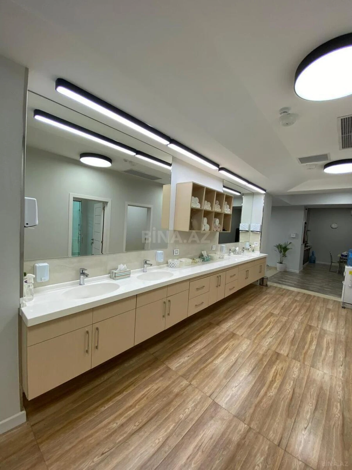 Satılır obyekt 250 m²