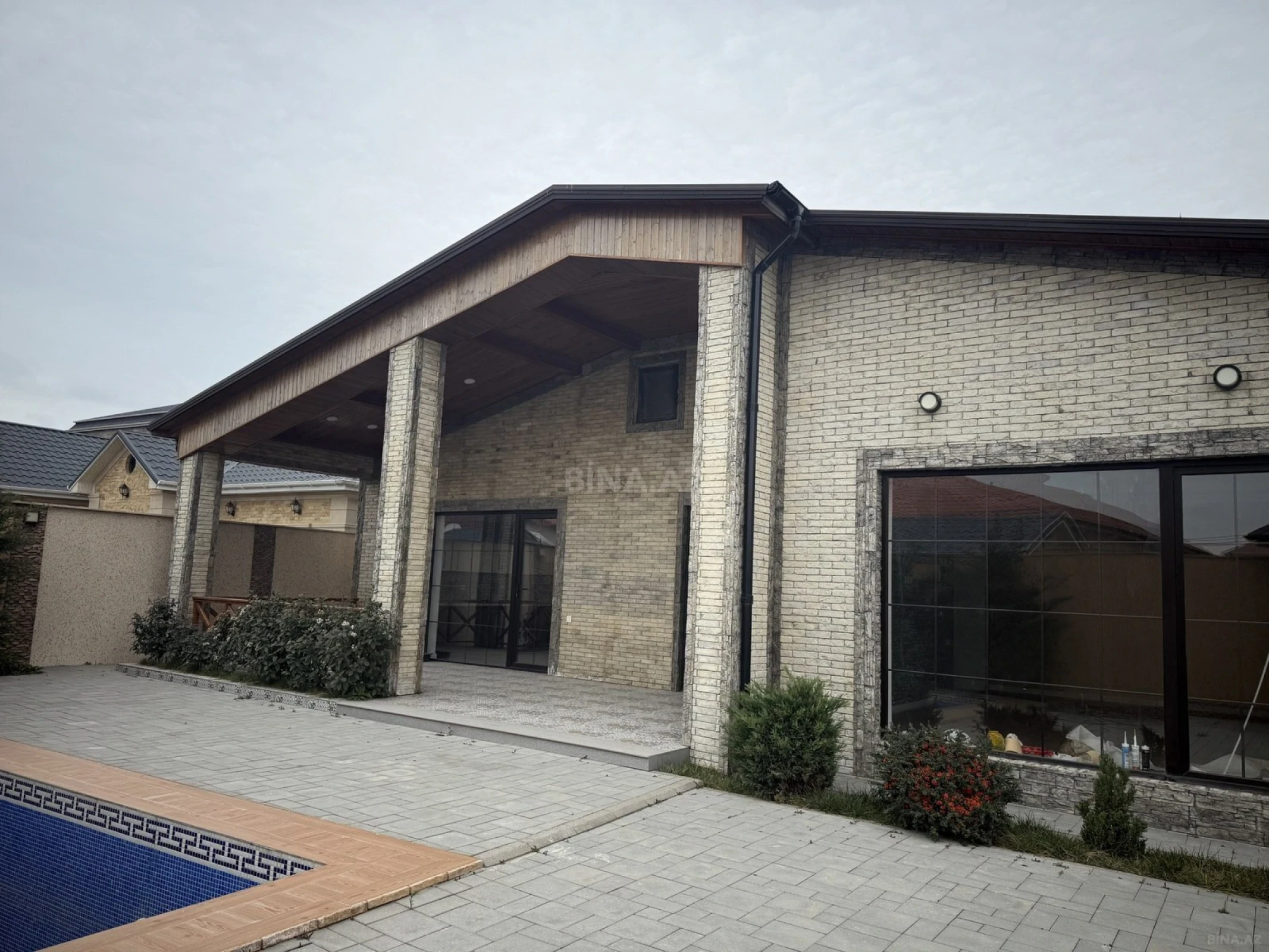 Satılır 5 otaqlı həyət evi 195 m²