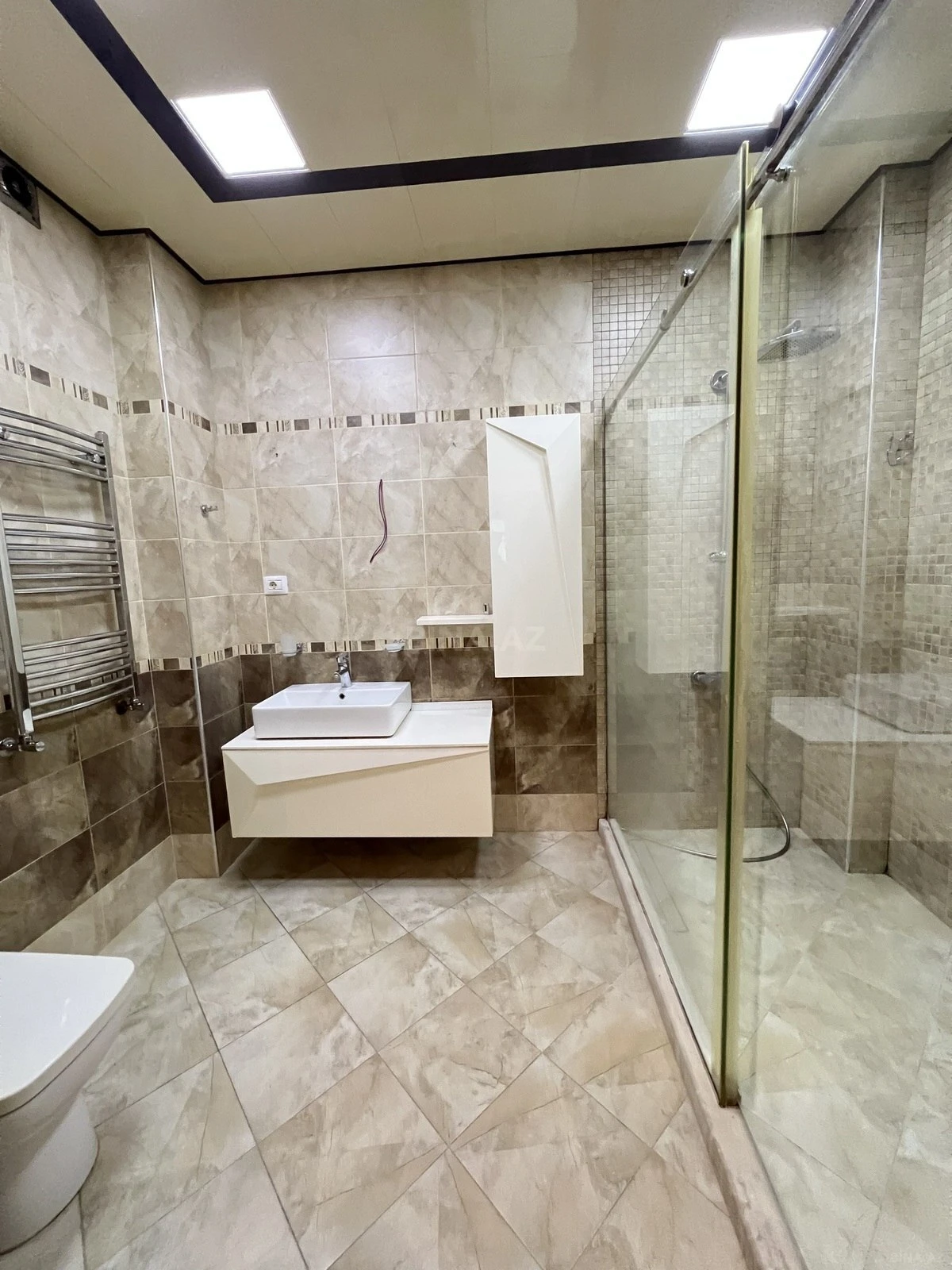Satılır 4 otaqlı mənzil 204 m²