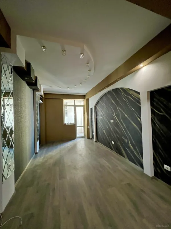 Satılır 4 otaqlı mənzil 204 m²