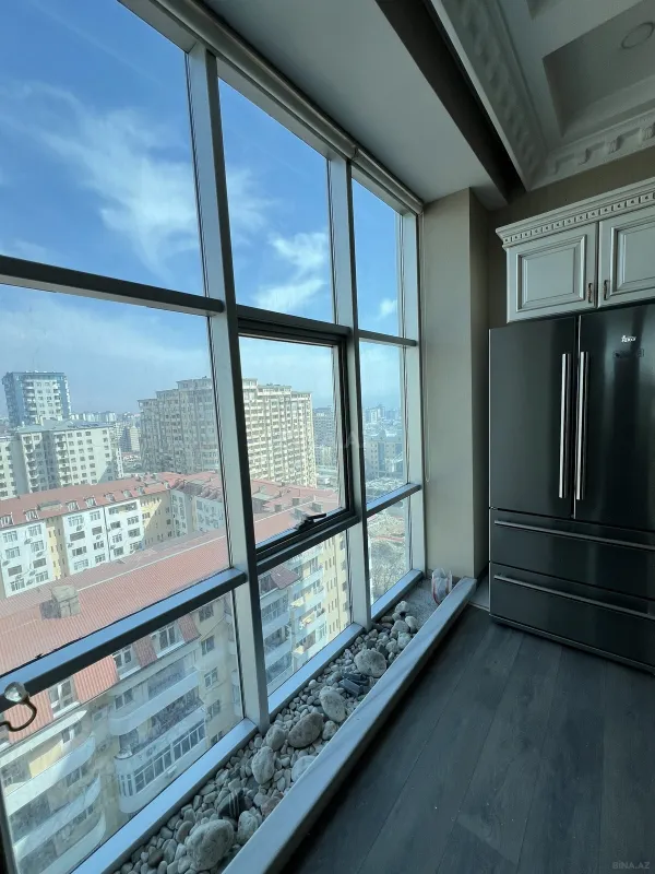 Satılır 4 otaqlı mənzil 204 m²