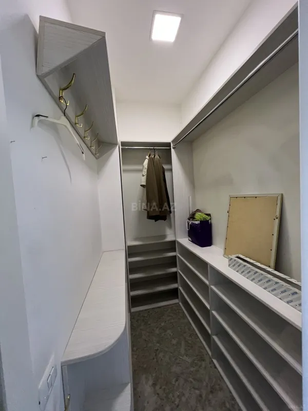 Satılır 4 otaqlı mənzil 204 m²