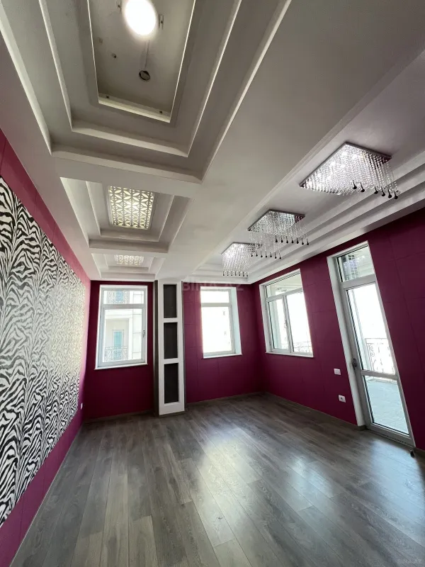 Satılır 4 otaqlı mənzil 204 m²