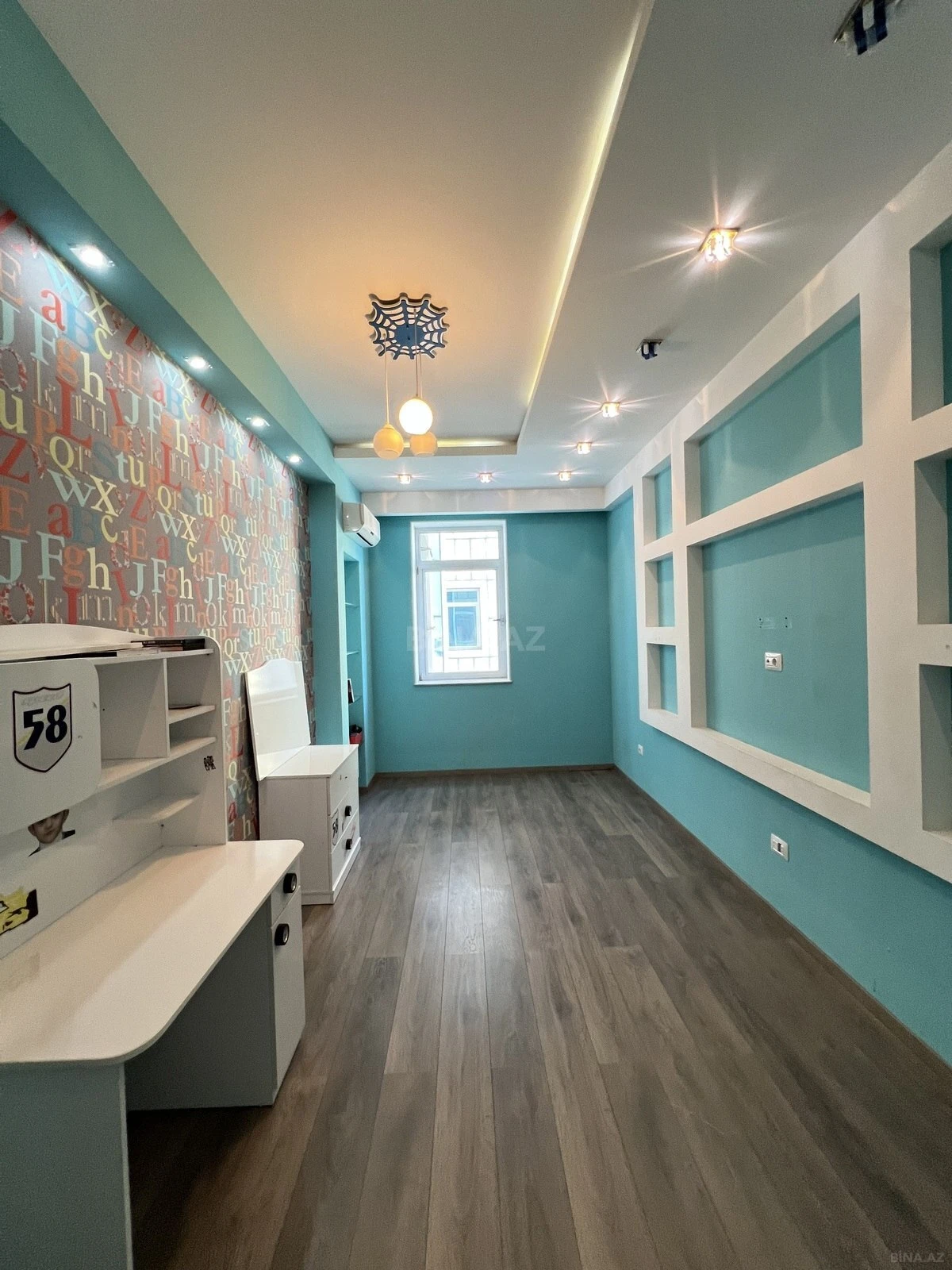 Satılır 4 otaqlı mənzil 204 m²