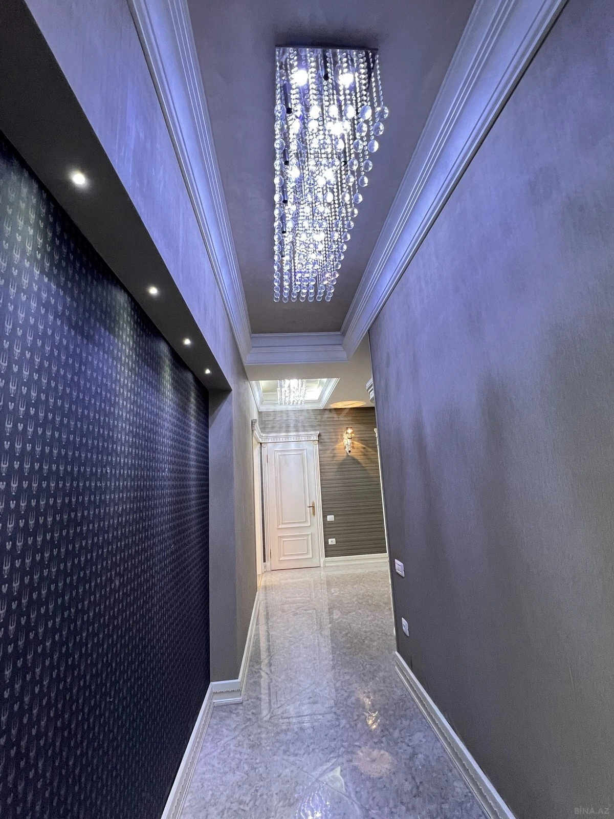 Satılır 4 otaqlı mənzil 204 m²