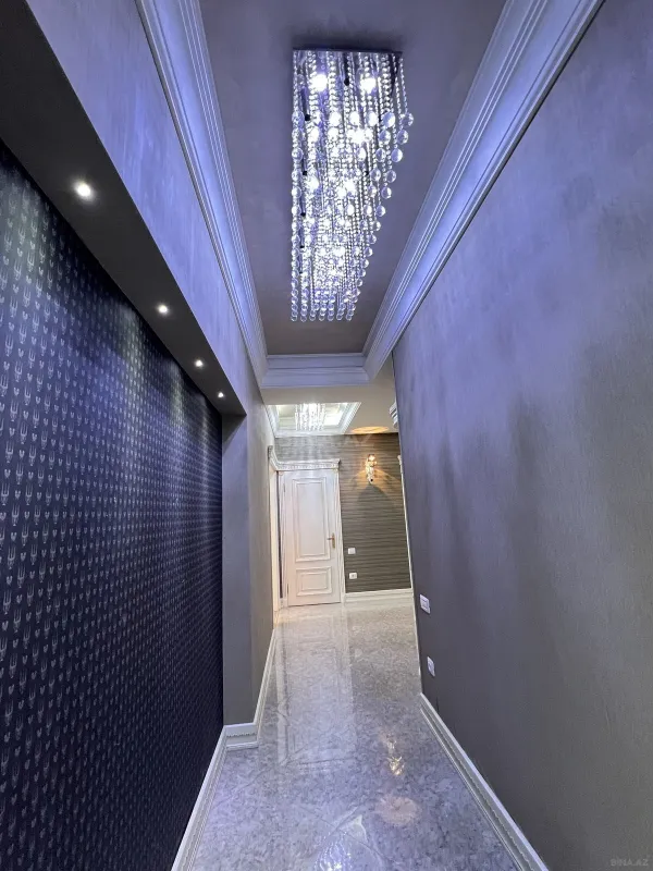 Satılır 4 otaqlı mənzil 204 m²