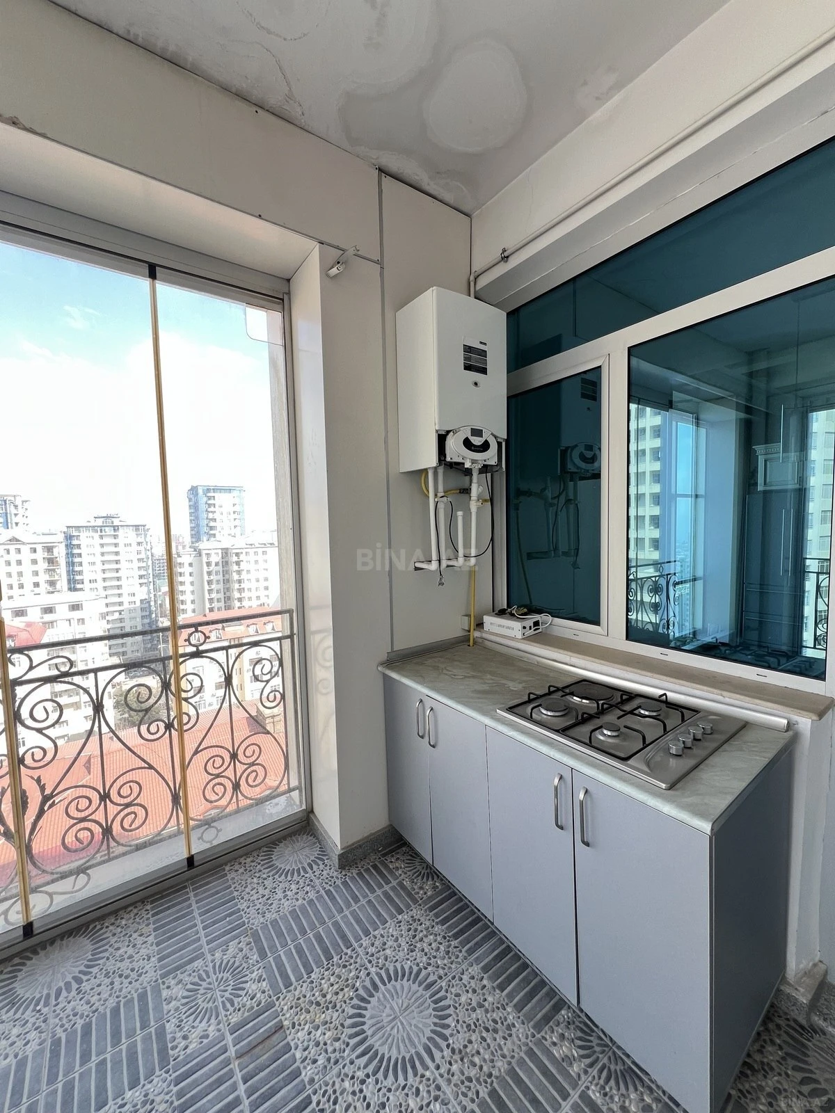 Satılır 4 otaqlı mənzil 204 m²
