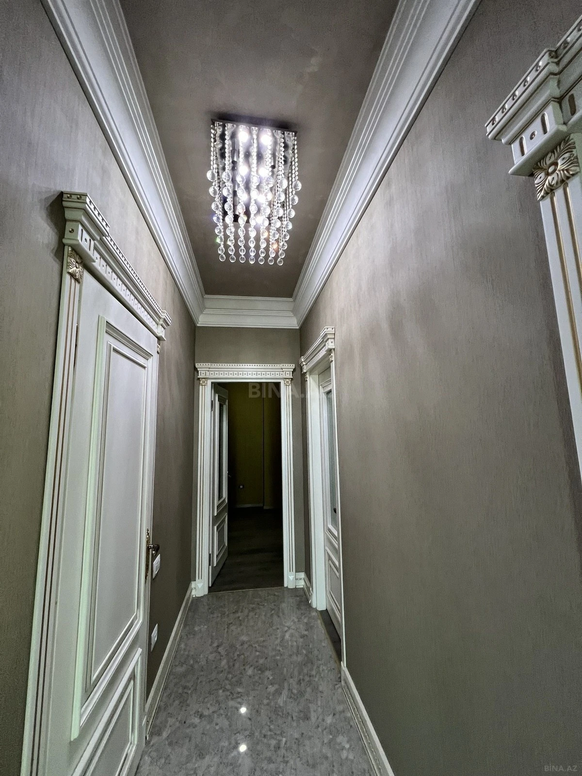 Satılır 4 otaqlı mənzil 204 m²