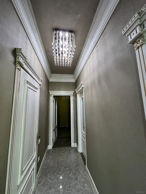 Satılır 4 otaqlı mənzil 204 m²