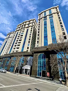 Satılır 4 otaqlı mənzil 204 m²