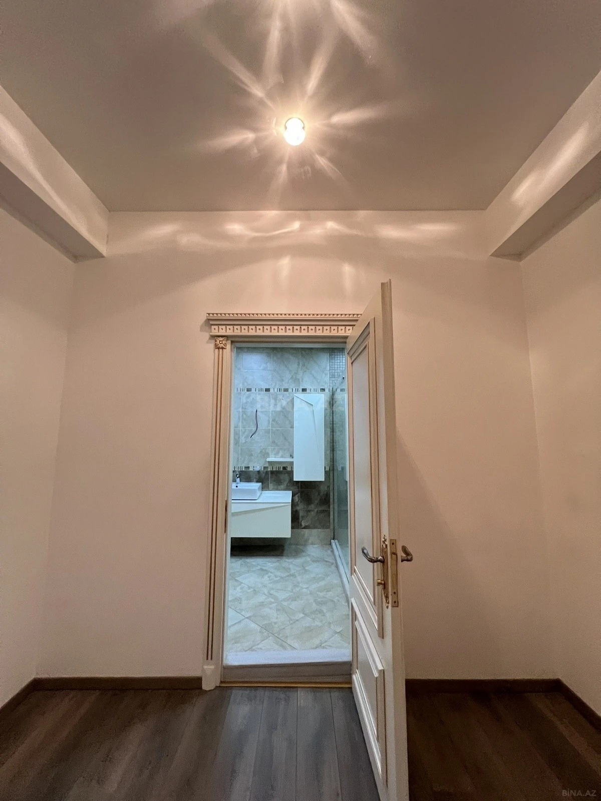 Satılır 4 otaqlı mənzil 204 m²