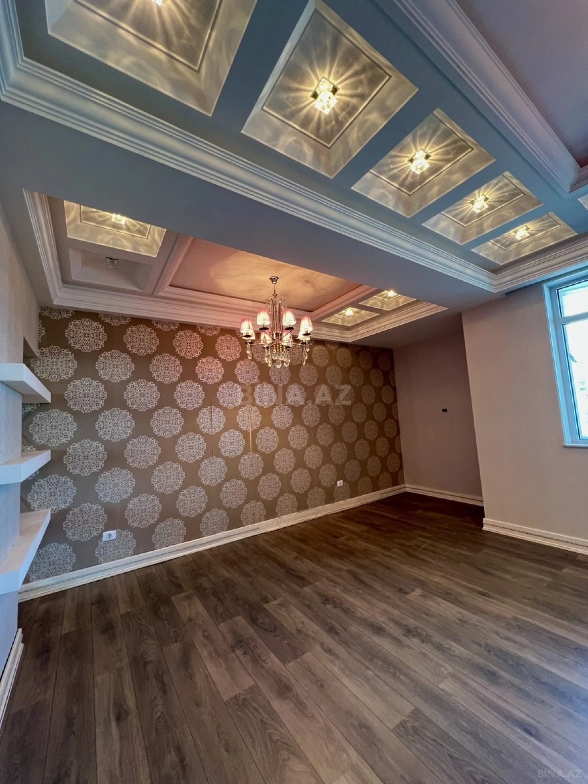 Satılır 4 otaqlı mənzil 204 m²