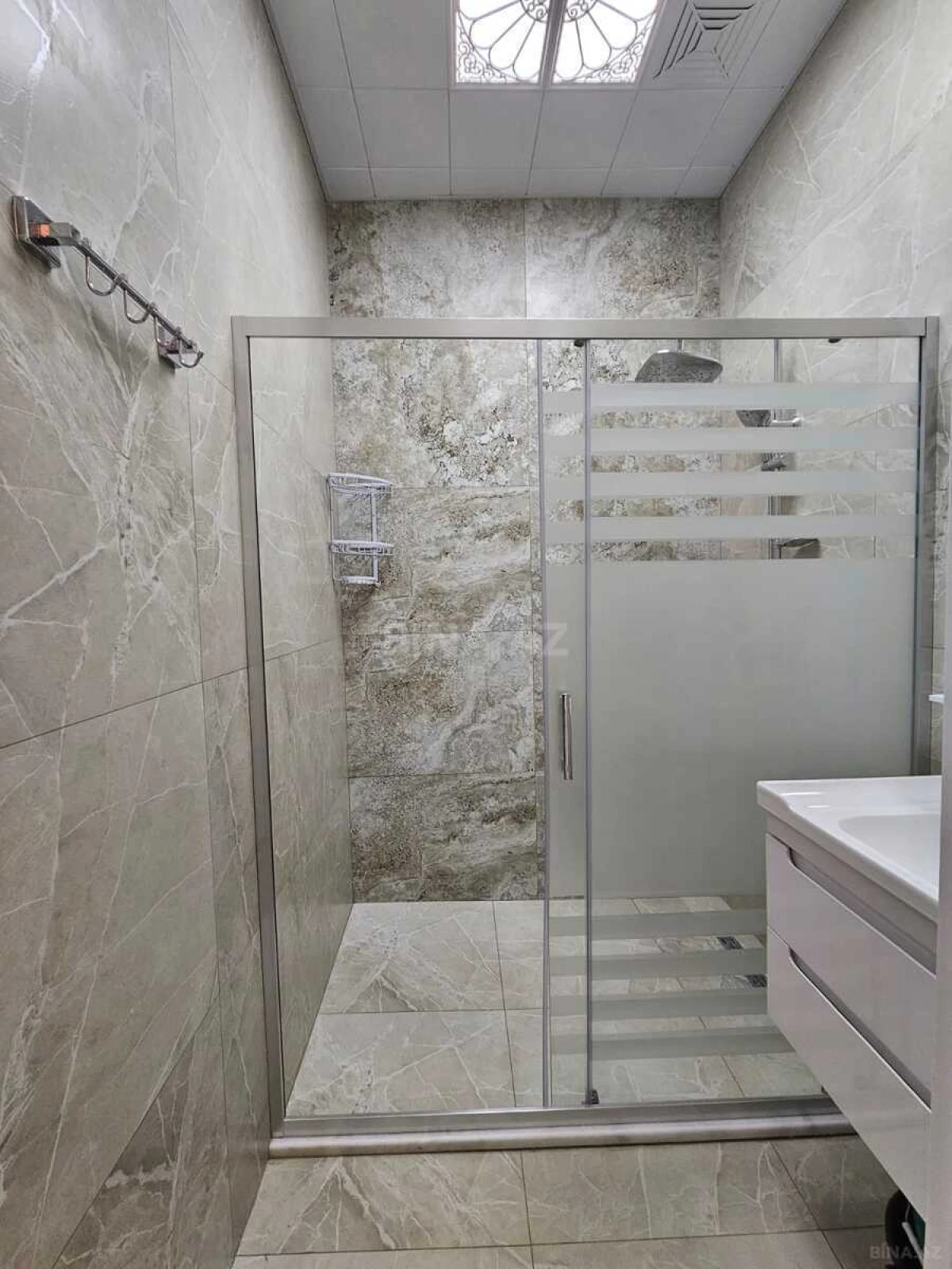 Kirayə verilir 3 otaqlı mənzil 142 m²