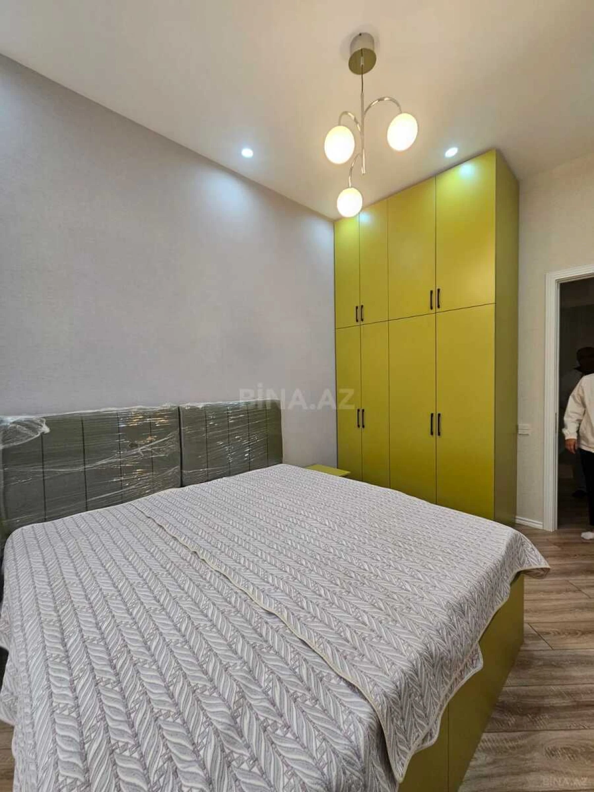 Kirayə verilir 3 otaqlı mənzil 142 m²