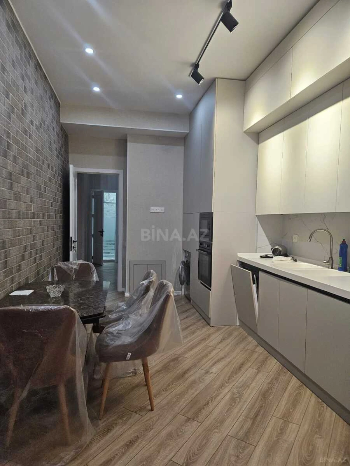 Kirayə verilir 3 otaqlı mənzil 142 m²