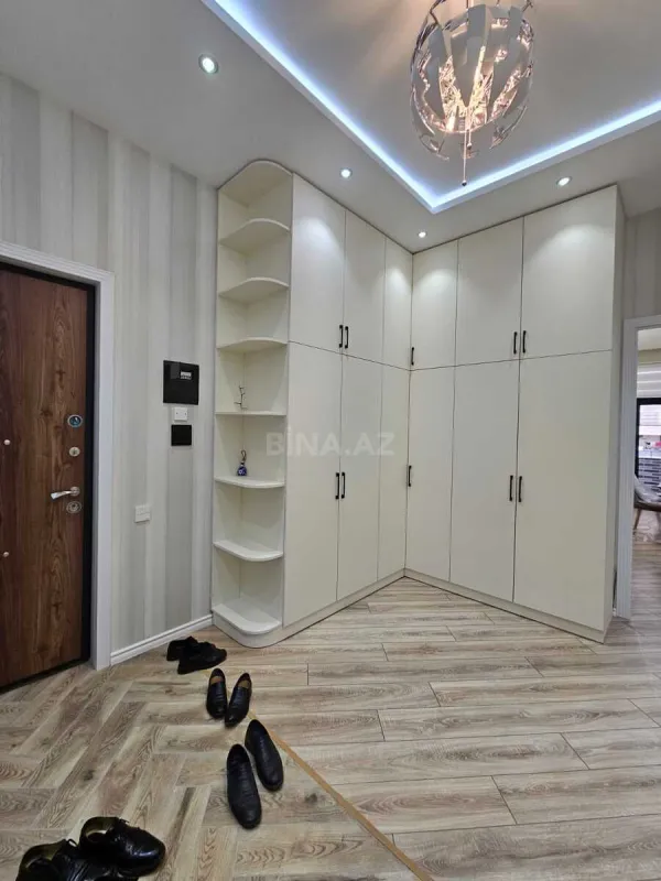 Kirayə verilir 3 otaqlı mənzil 142 m²