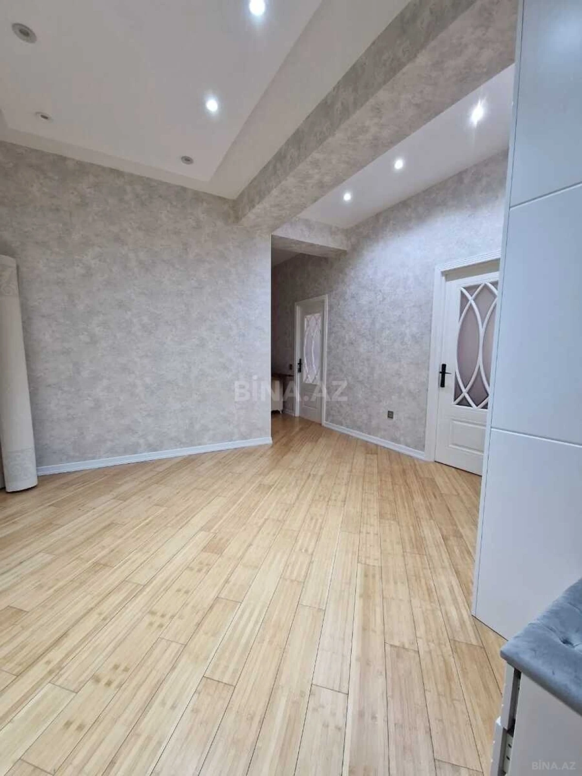 Satılır 2 otaqlı mənzil 92 m²