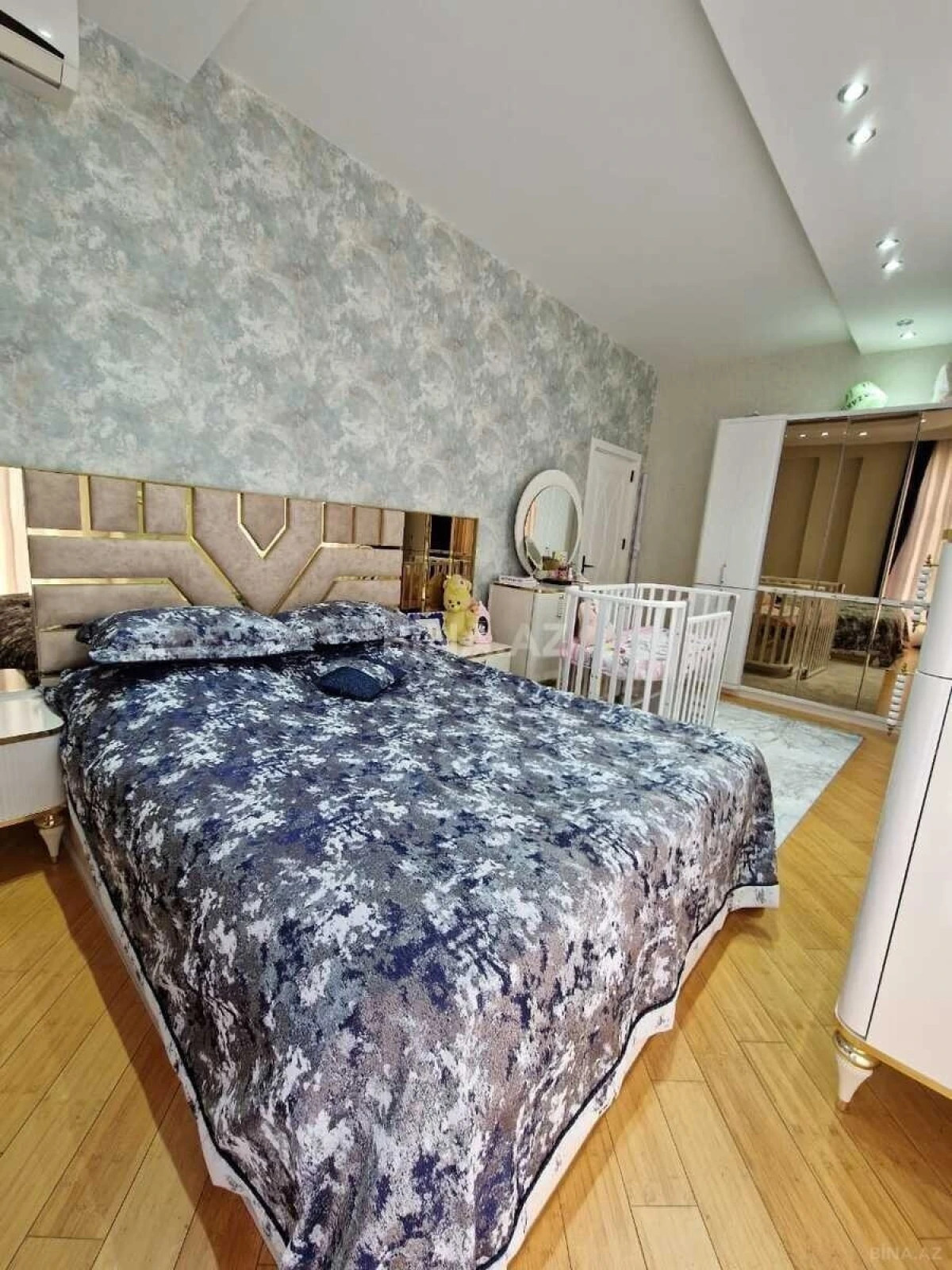 Satılır 2 otaqlı mənzil 92 m²