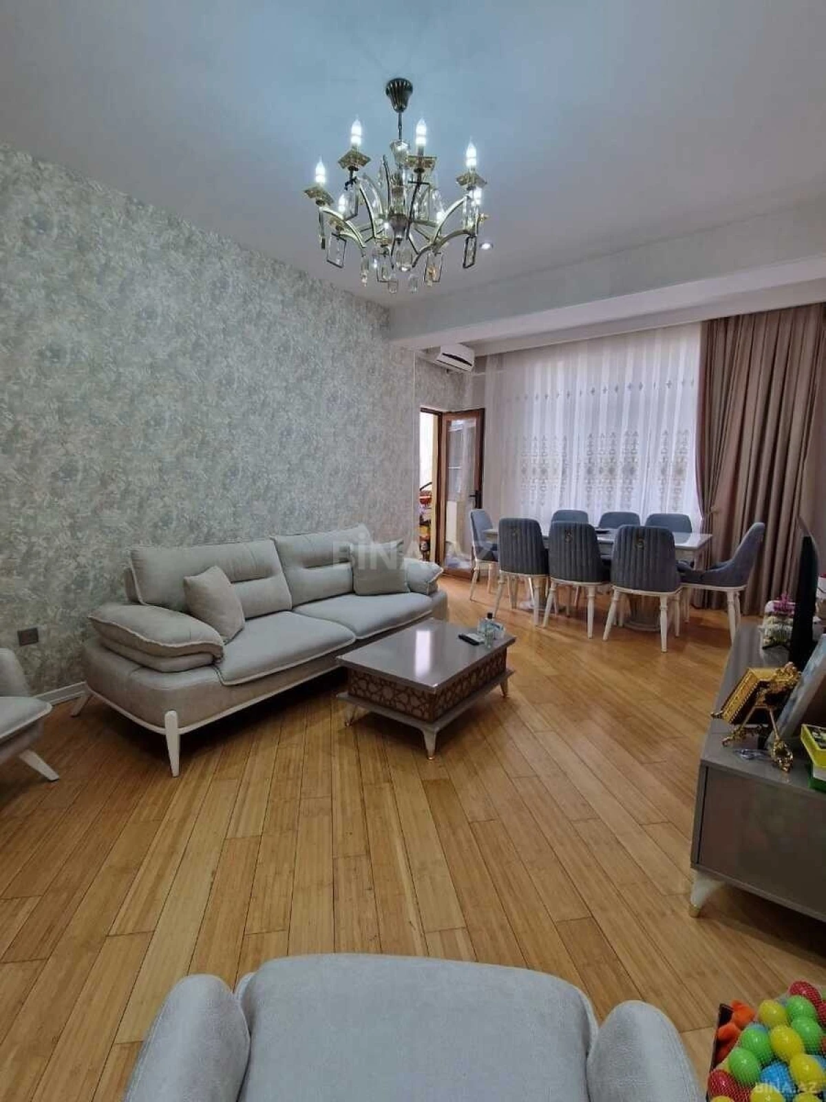 Satılır 2 otaqlı mənzil 92 m²