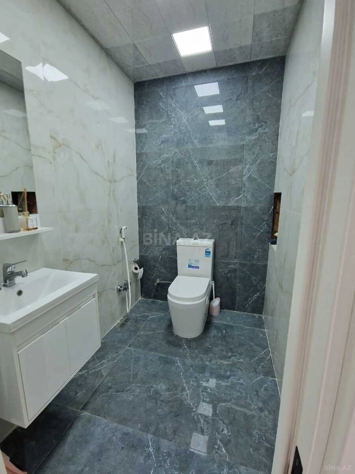 Satılır 2 otaqlı mənzil 92 m²