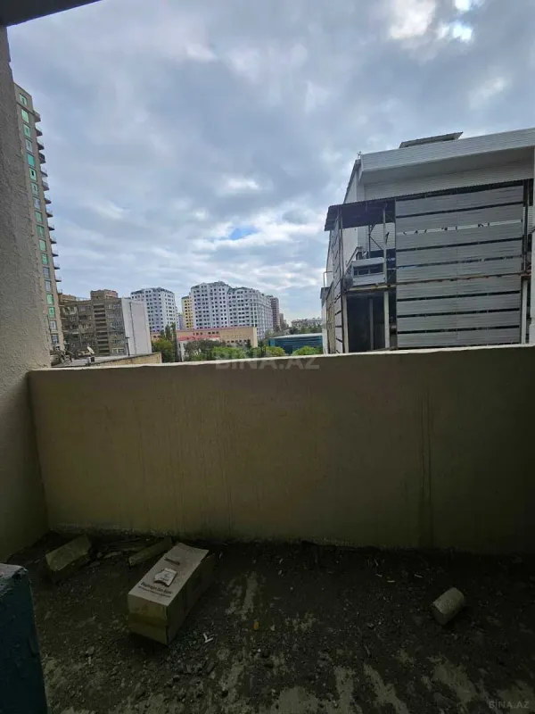 Satılır 4 otaqlı mənzil 164 m²