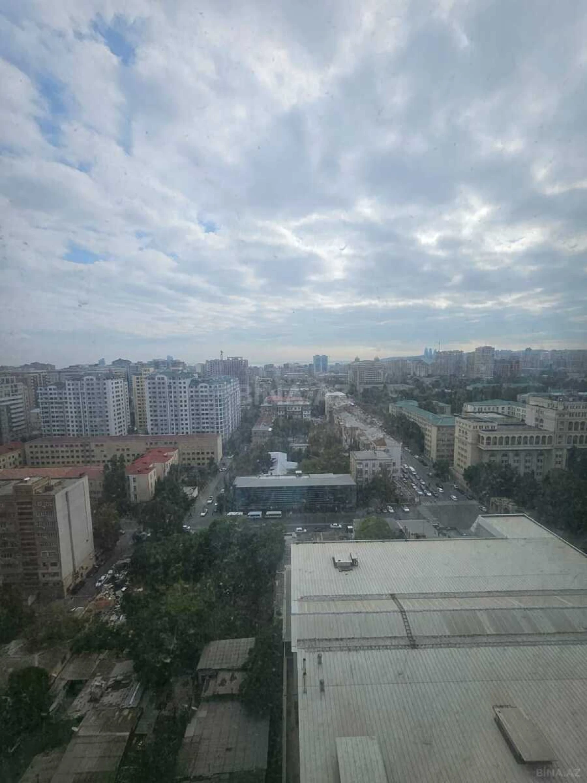 Satılır 4 otaqlı mənzil 164 m²