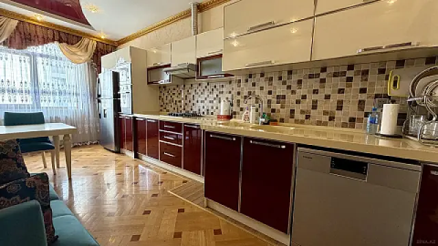 Kirayə verilir 3 otaqlı mənzil 140 m²
