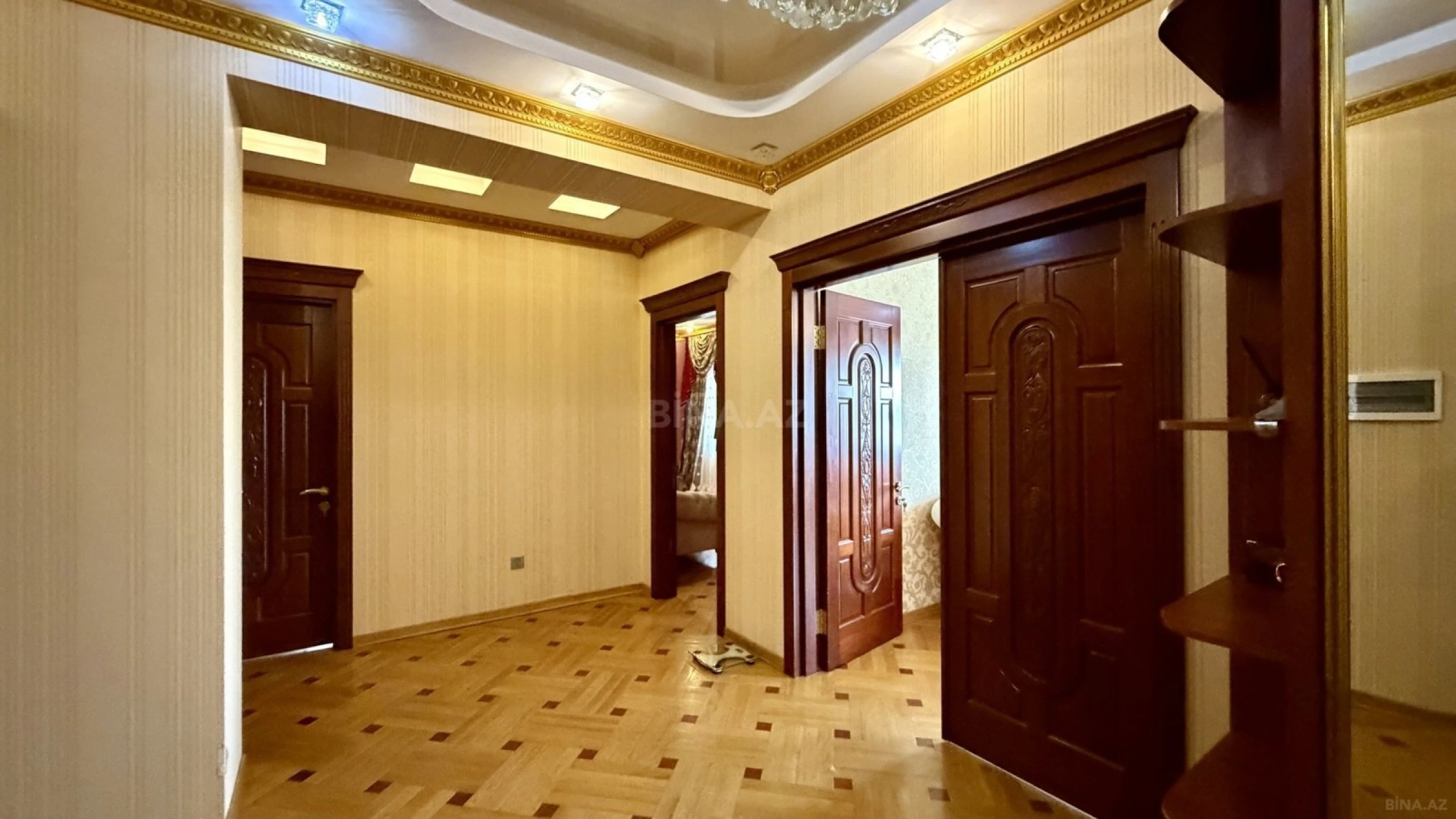Kirayə verilir 3 otaqlı mənzil 140 m²