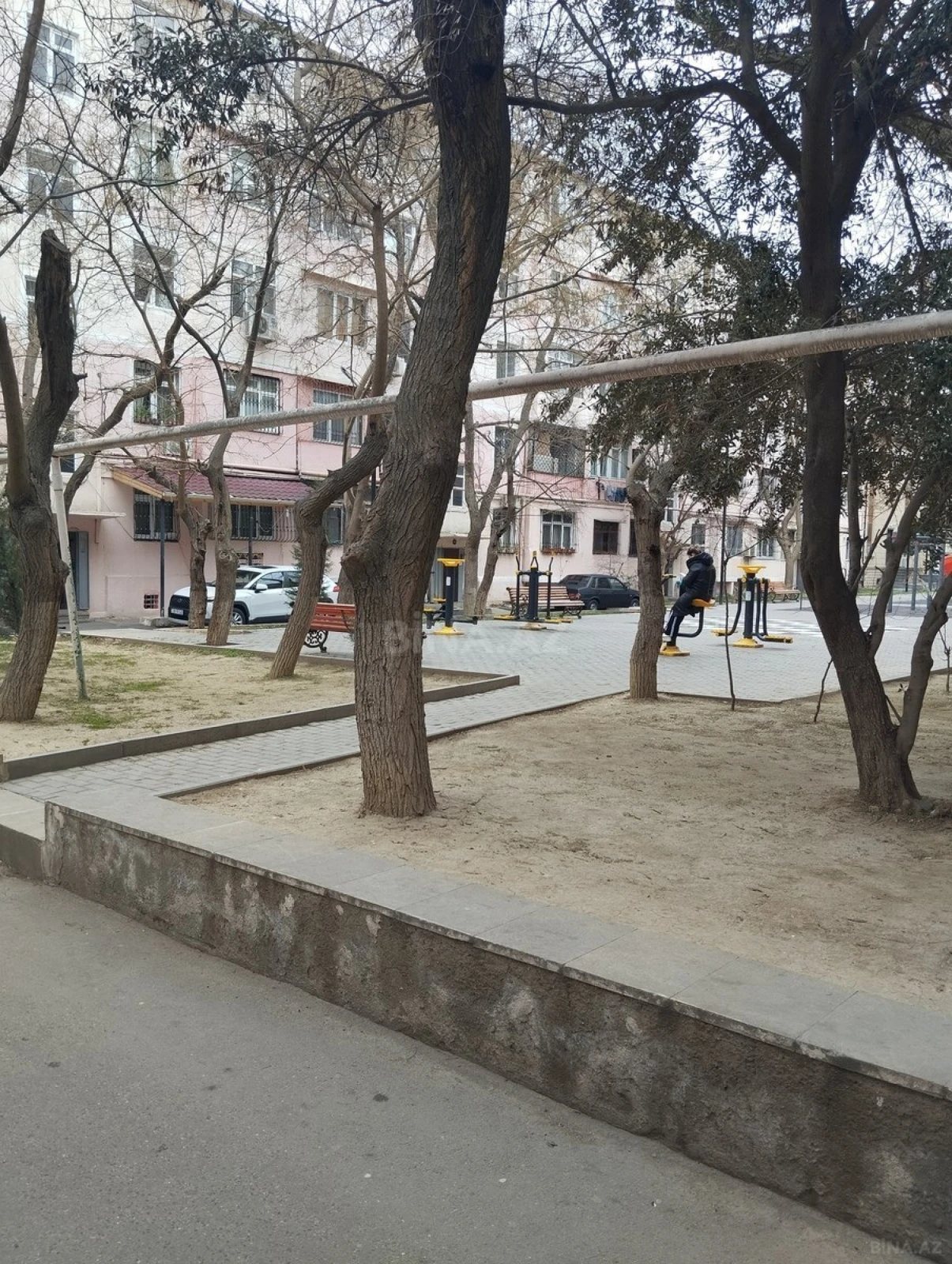 Satılır 2 otaqlı mənzil 42 m²