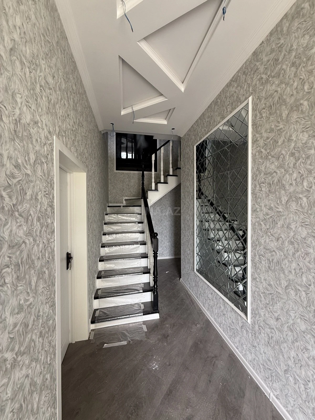 Satılır 6 otaqlı həyət evi 200 m²