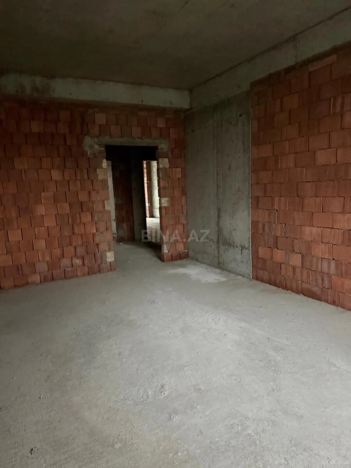 Satılır 4 otaqlı mənzil 155 m²