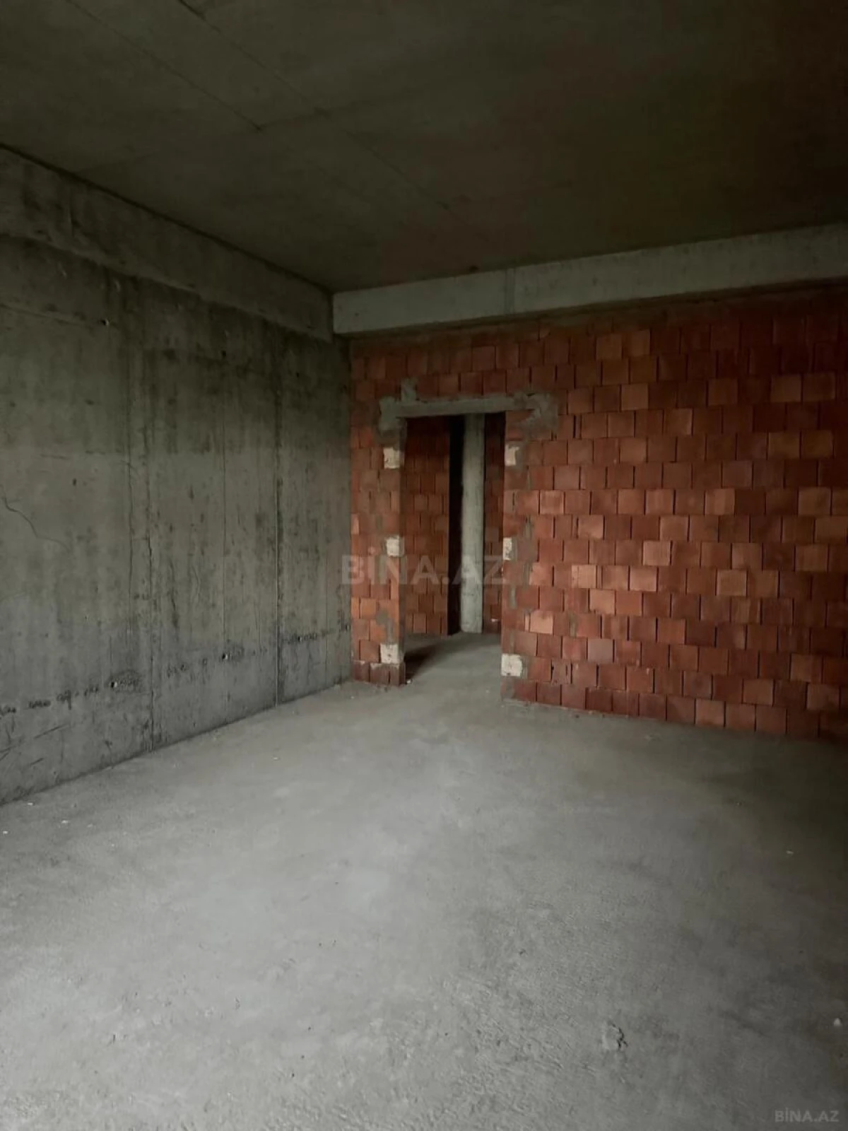 Satılır 4 otaqlı mənzil 155 m²