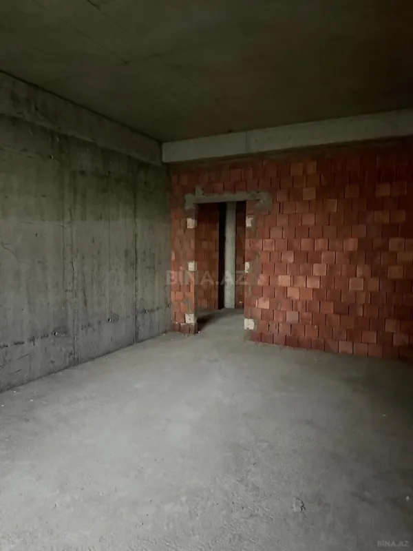 Satılır 4 otaqlı mənzil 155 m²