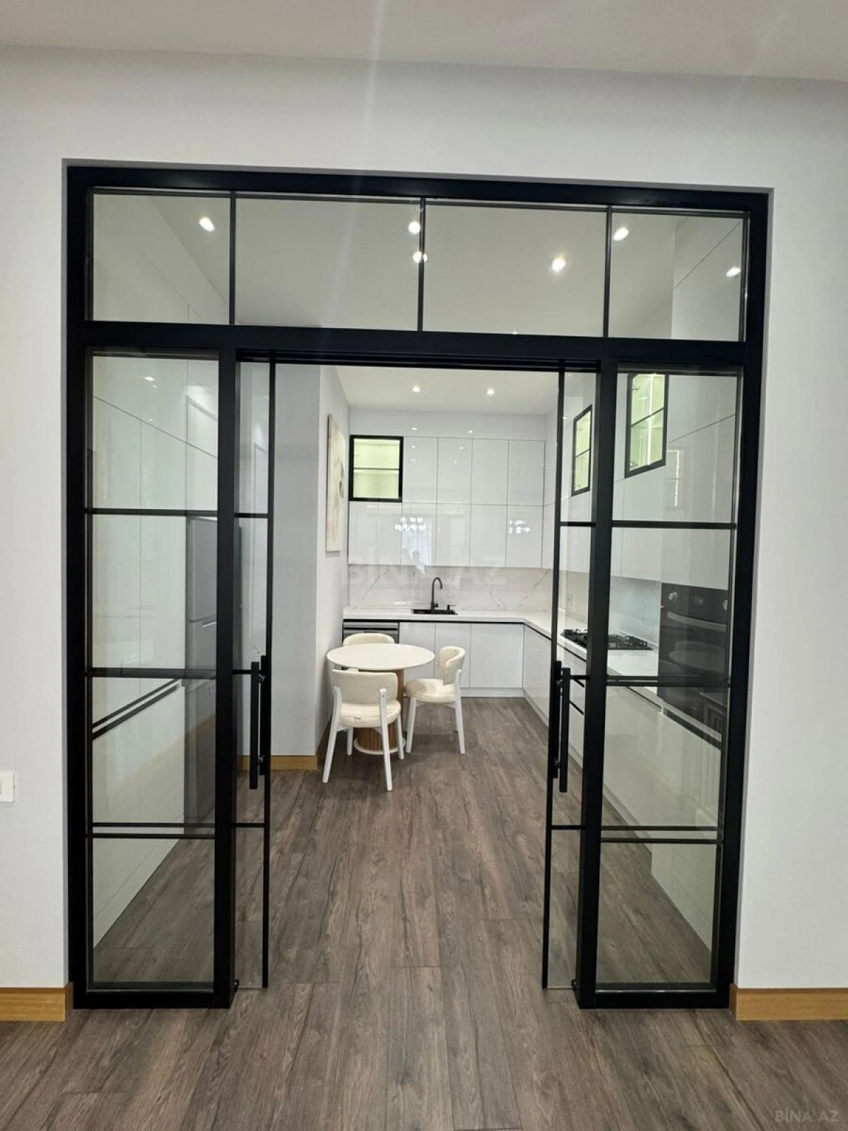 Satılır 2 otaqlı mənzil 95 m²