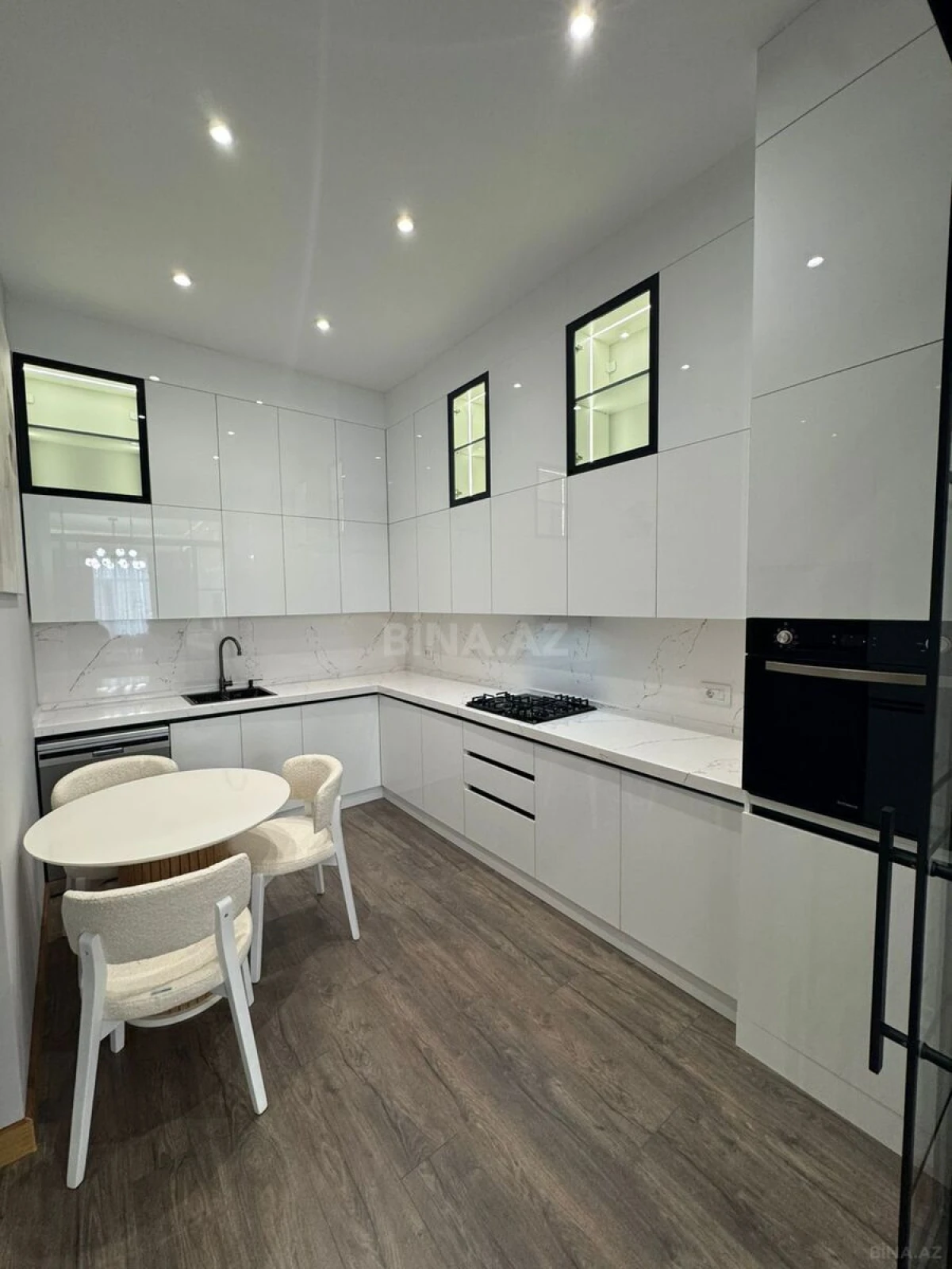 Satılır 2 otaqlı mənzil 95 m²