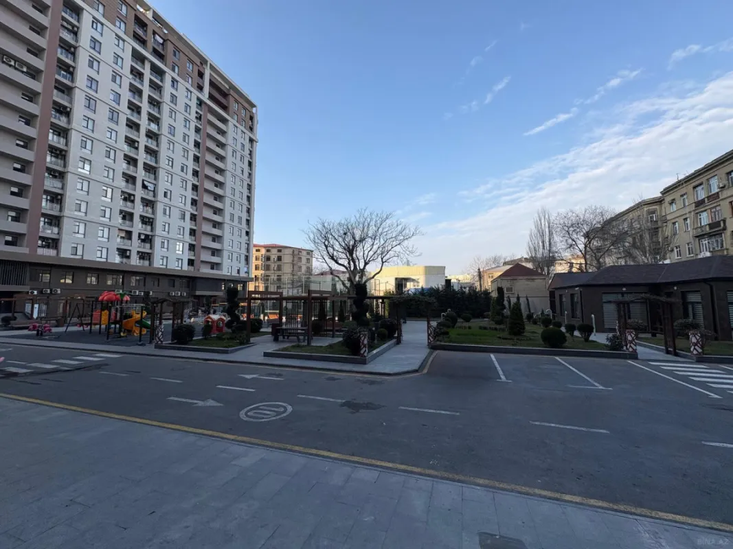 Satılır 3 otaqlı mənzil 132 m²