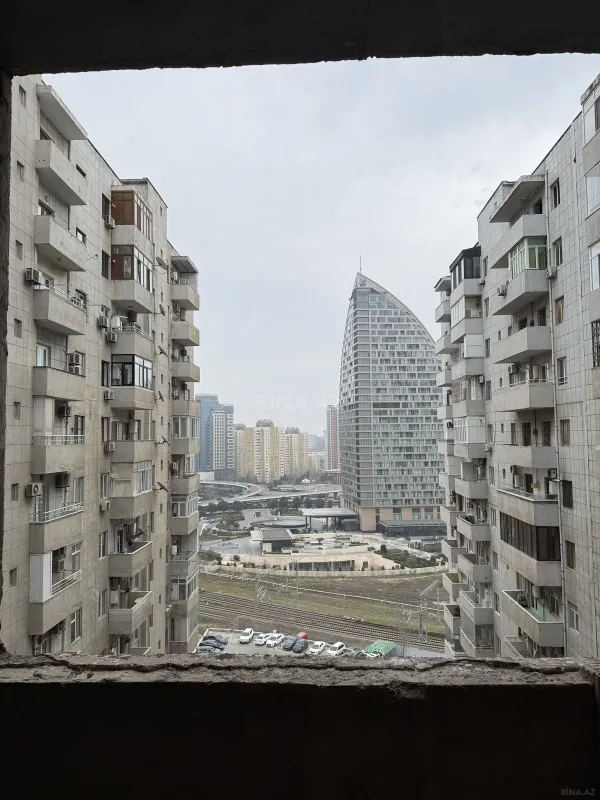 Satılır 5 otaqlı mənzil 185 m²